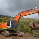 Hitachi-Zaxis-330LC-excavator-1